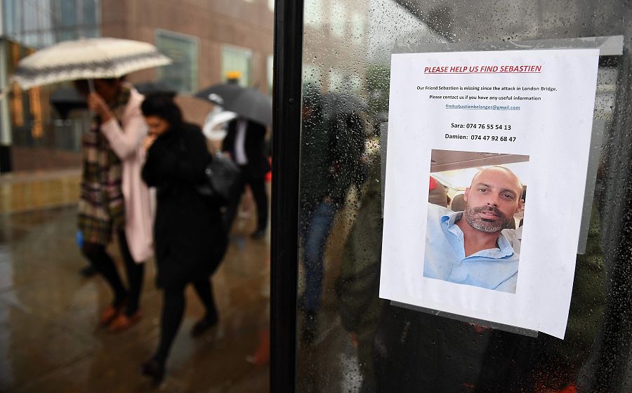 Un póster con la imagen del chef Sebastien Belanger, buscado en las horas después del ataque en Londres.