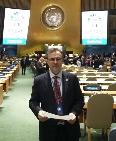 El investigador español Carlos García Soto, en la Asamblea de Naciones Unidas.