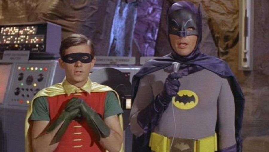 Adam West, en su papel de Batman