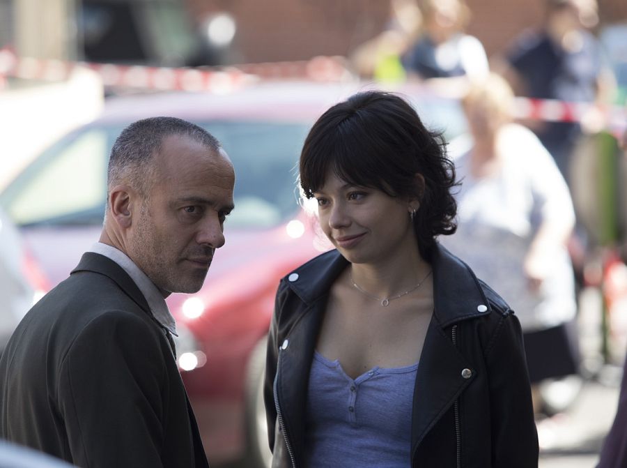 Javier Gutiérrez y Anna Castillo rodando 'Estoy Vivo'