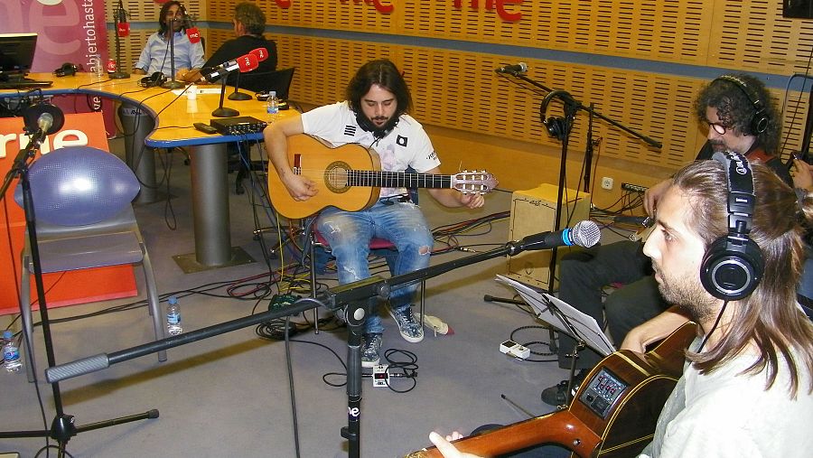 En acústico suenan temas como 