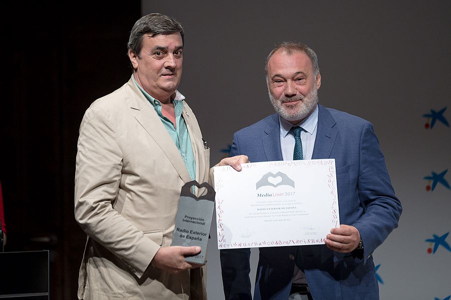 Antonio Szigriszt, director de REE, recoge el premio de la emisora por 'su fomento del español en el mundo'