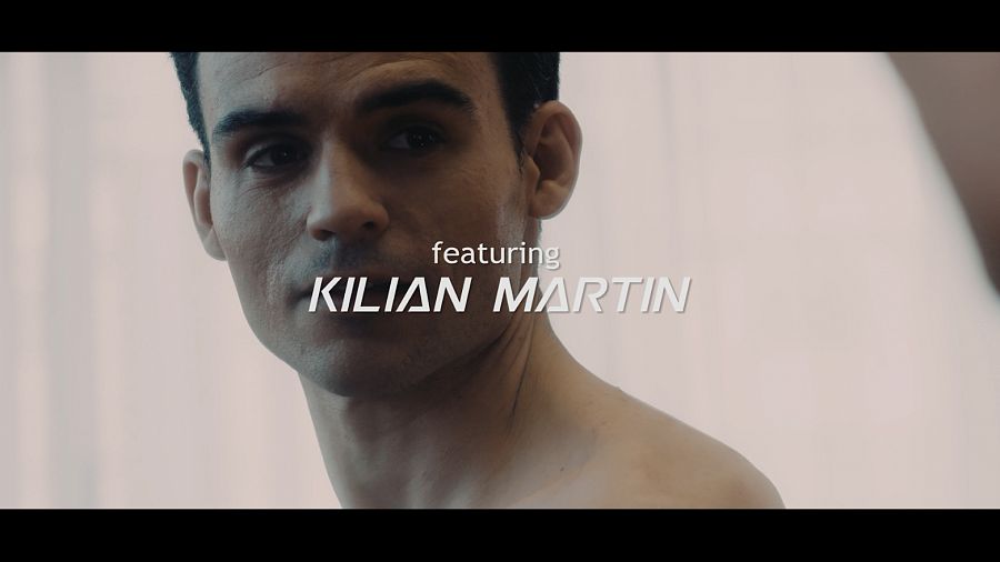El skater madrileño Kilian Martín, campeón del mundo de Freestyle, protagonista del vídeo de Smile