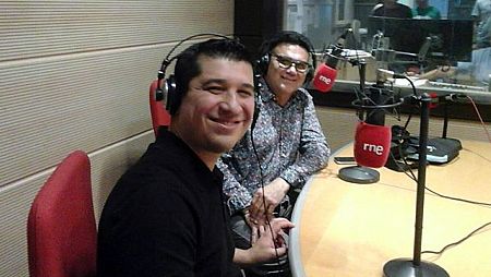 El trompetista Pacho Flores y el guitarrista Jesús Pingüino Gonzalez durante la entrevista en 'Las mañans de RNE'