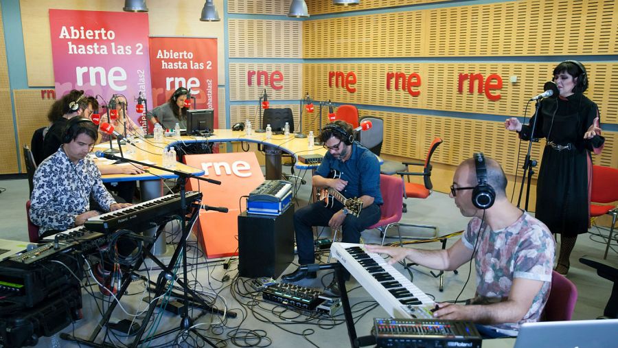 Acústico con lo nuevo de 'Altar', pero también grandes éxitos como 