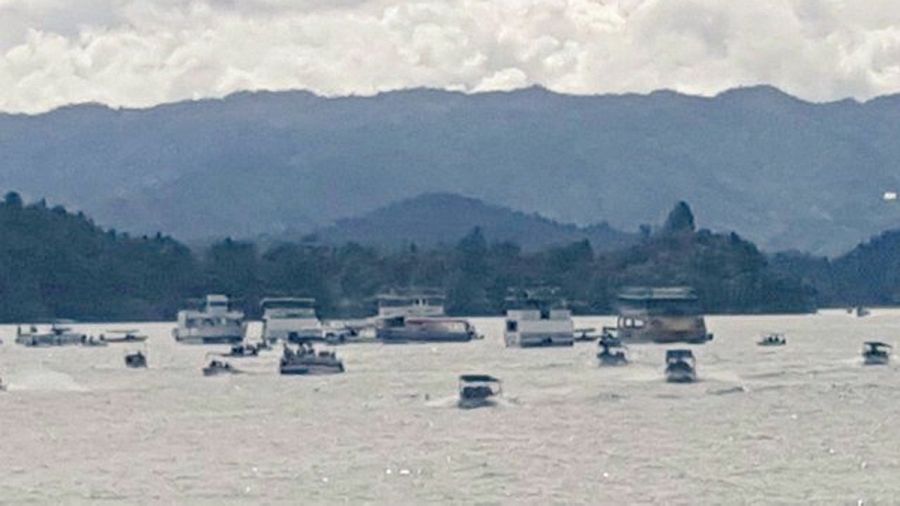 Naufraga un barco con unos 150 turistas en la localidad colombiana de Guatapé