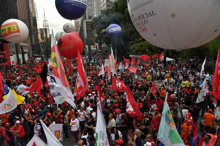 Manifestantes en las calles de Sao Paulo.