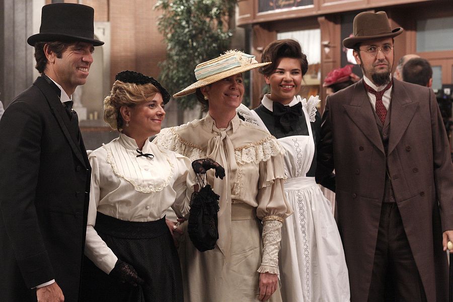 Parte del equipo de Boomerang TV antes de grabar la escena