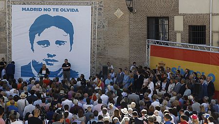 La pancarta con la imagen de Miguel Ángel Blanco en la Plaza de la Villa