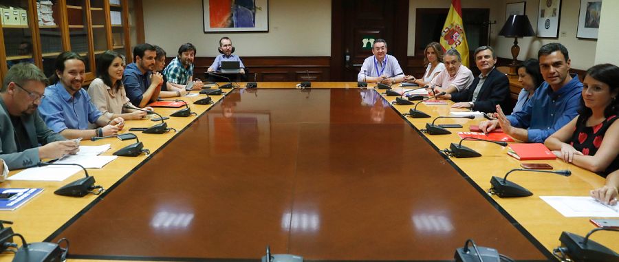 Reunión de los equipos de trabajo de PSOE y Unidos Podemos en el Congreso