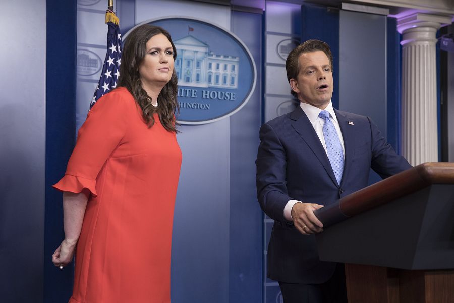 El nuevo director de comunicación de la Casa Blanca, Anthony Scaramucci, junto a la próxima portavoz, Sarah Sanders