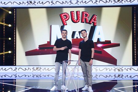 Los Tecnomagos, un dúo de jóvenes ilusionistas que han cambiado las varitas por tablets y smartphones