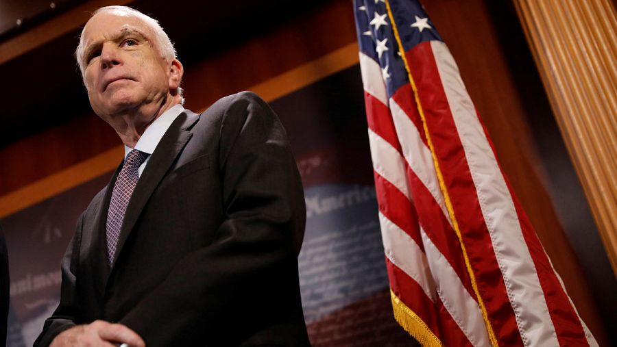 El senador republicano por Arizona John McCain, uno de los tres que han votado contra la propuesta para derogar parcialmente el 'Obamacare'
