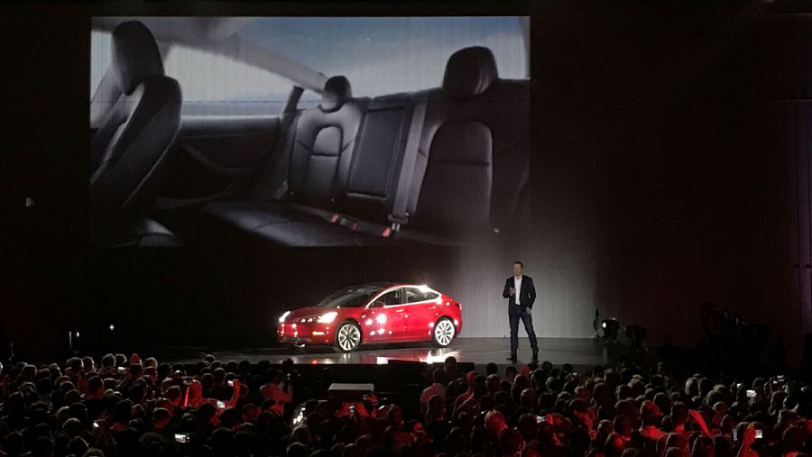 El fundador de Tesla, Elon Musk, en la entrega del 'Model 3' en California