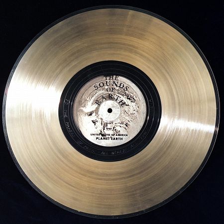 En 1977 la NASA mandó en las Voyager sendos discos con imágenes y sonidos de nuestro planeta