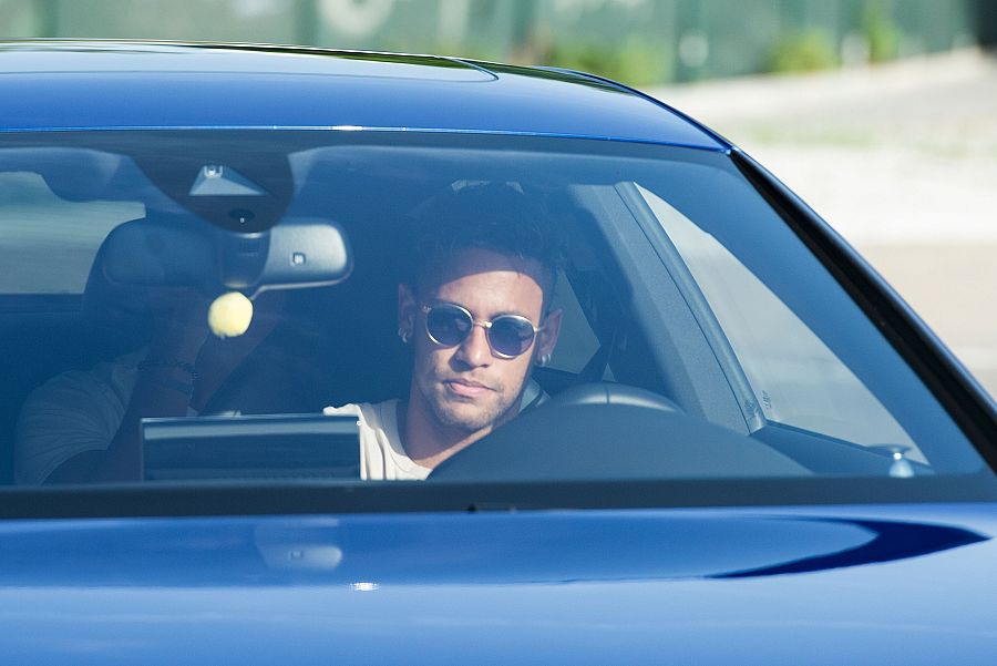 Neymar acude al entrenamiento del Barça