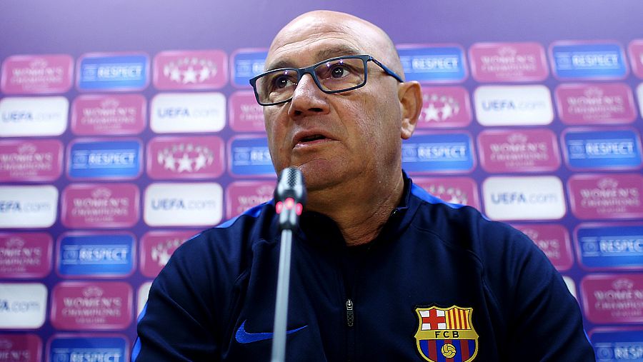 Xavi Llorens, en una rueda de prensa en su etapa en el FC Barcelona femenino