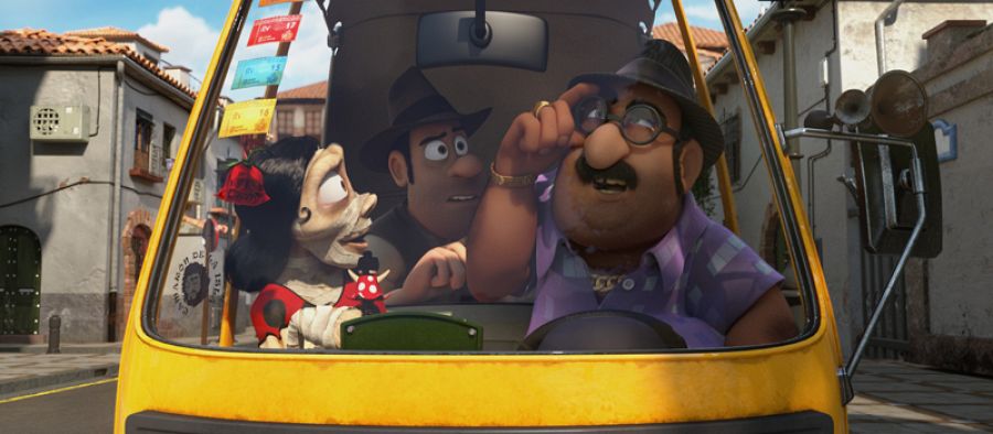 Este original taxista se enamora perdidamente de Momia