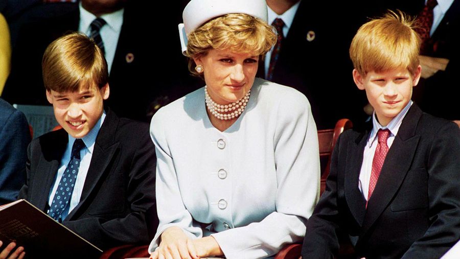 Diana de Gales con sus hijos, los príncipes Guillermo y Enrique