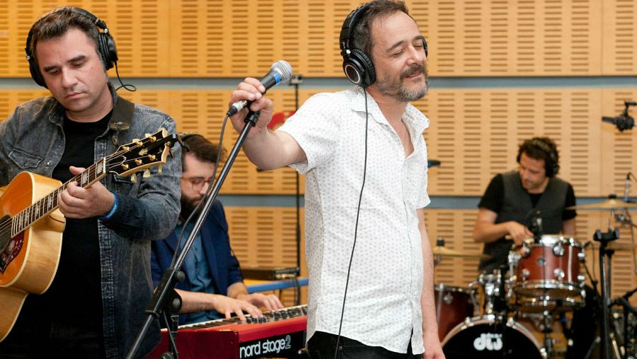 Love of Lesbian en su paso por 'Abierto hasta las 2'