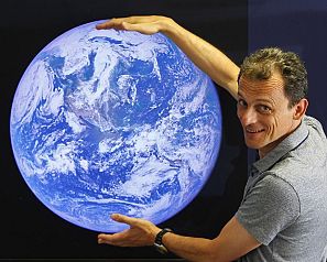 Nuestro más prestigioso astronauta, Pedro Duque, participa en la nueva temporada de 'Órbita Laika'