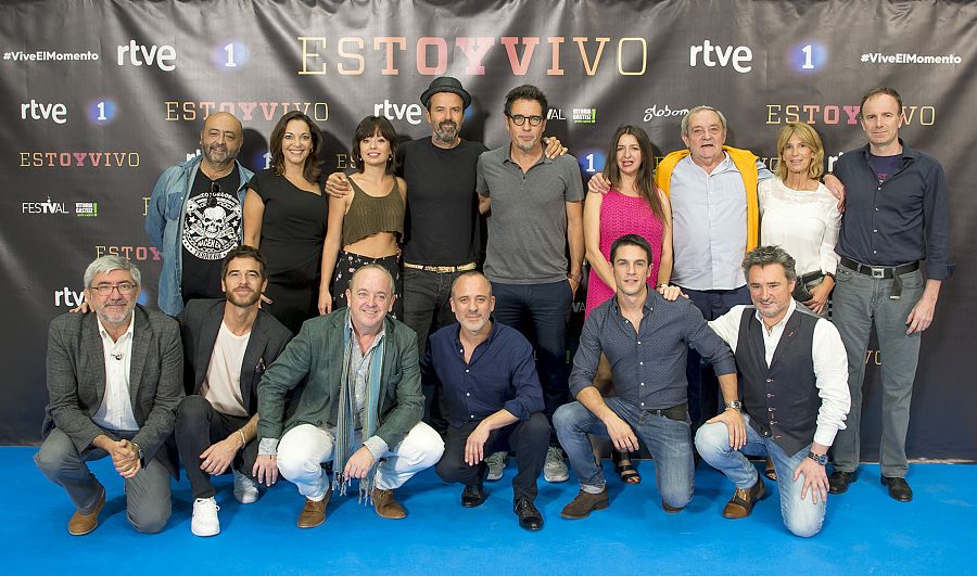 Foto de familia del equipo de Estoy vivo