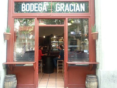 A l'acollidora Bodegueta Gracián, al carrer de Rocafort, entrevistem a l'actor Pol López