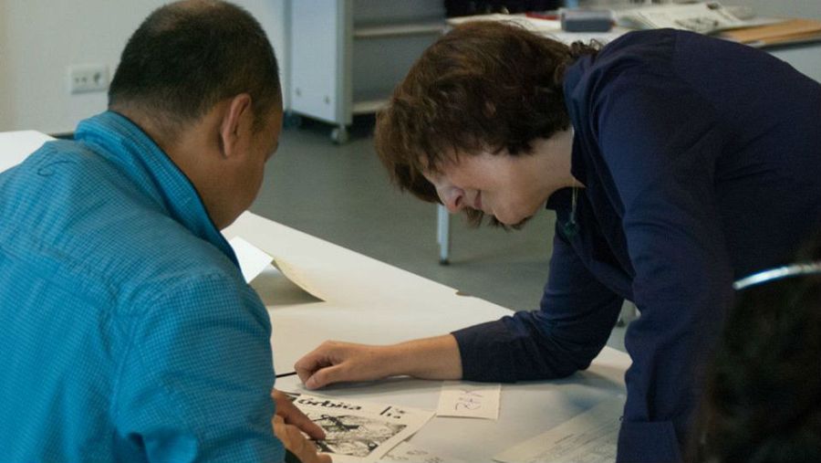 Clase en Asilim, colectivo que trabaja por la integración lingüistica del inmigrante