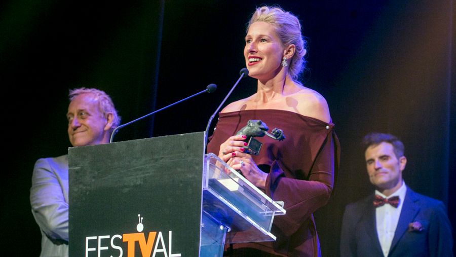 Anne Igartiburu recogió en premio en la gala de clausura del FesTVal