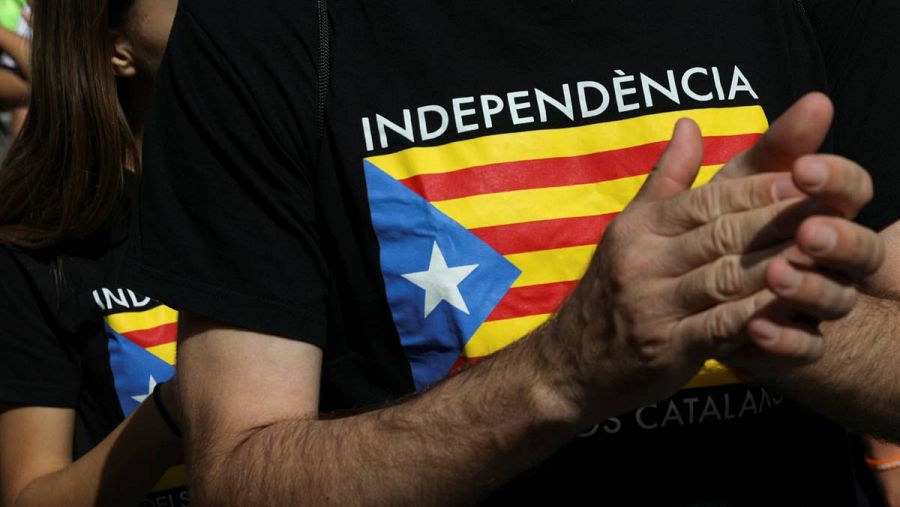 Un manifestante de la Diada 2017 con una camiseta en defensa de la independencia.
