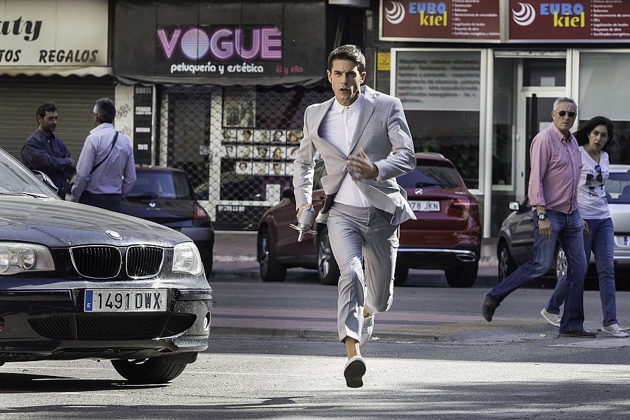 El enlace persigue a un extraño por las calles de Madrid