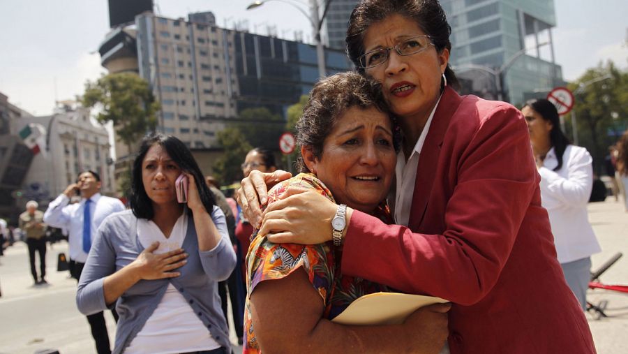 Un seísmo de magnitud 7,1 en la escala abierta de Richter ha sacudido fuertemente la capital mexicana.
