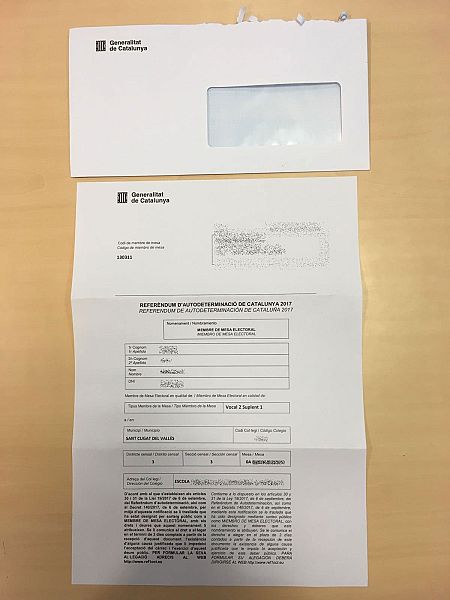 Uno de los miles de sobres nominales para las mesas censales del referéndum del 1-O incautados por la Guardia Civil