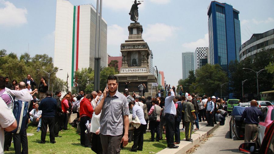 Los ciudadanos han intentado ponerse a salvo tras el terremoto