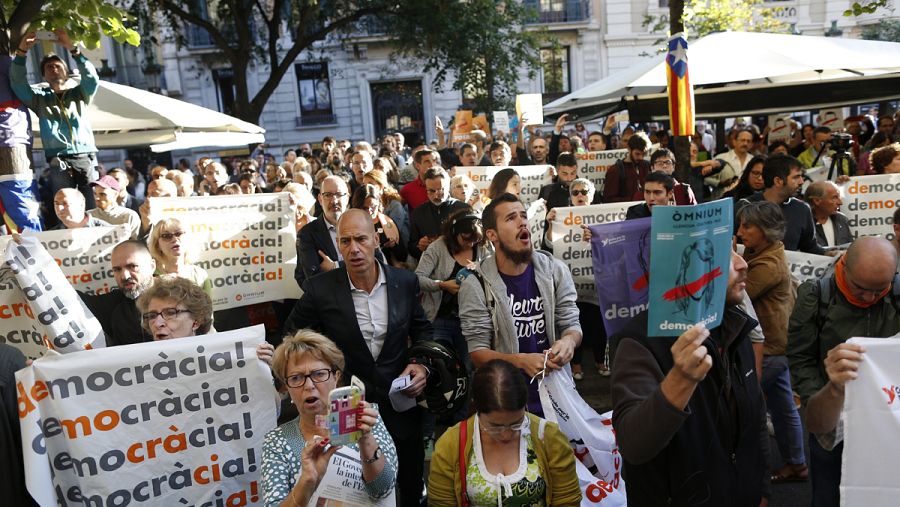 Concentración a las puertas de la Conselleria de Economía de la Generalitat
