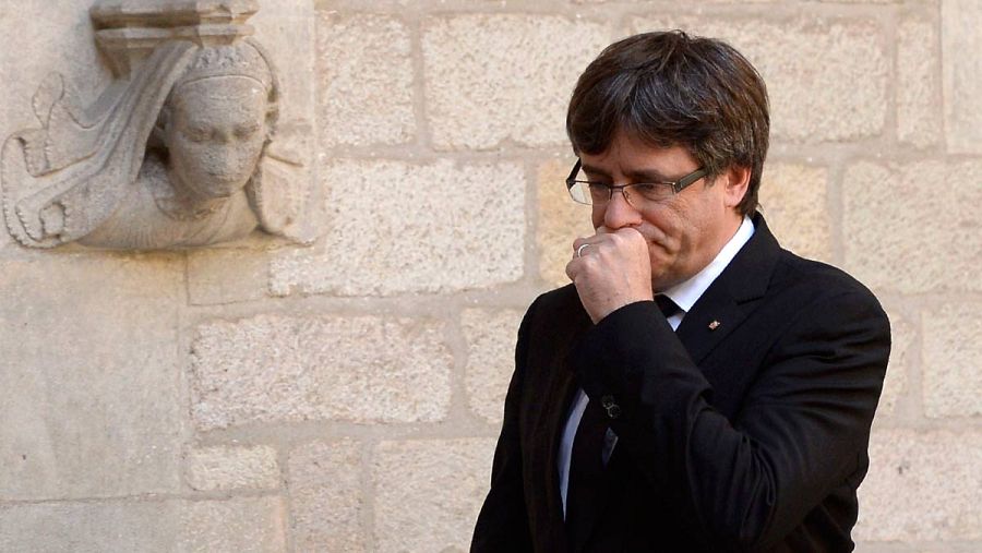 El presidente de Cataluña, Carles Puigdemont, en la Generalitat.