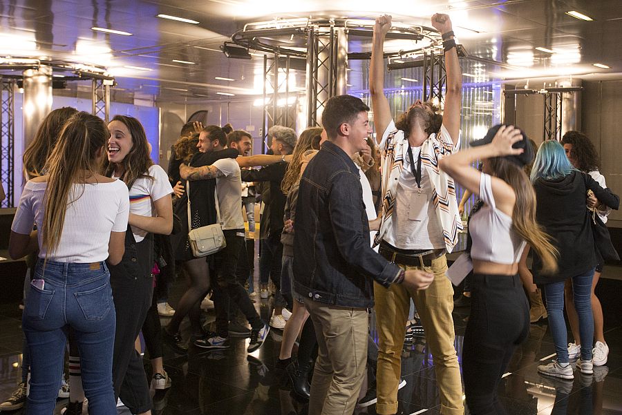 La alegría de los que continúan en el casting final