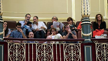 Miembros de los Consejos de Informativos de RTVE en la tribuna del Congreso