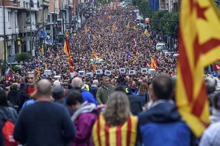 Manifestación en Bilbao por el 'derecho a decidir' en Cataluña, con la presencia de presidente del PNV y el alcalde de Bilbao