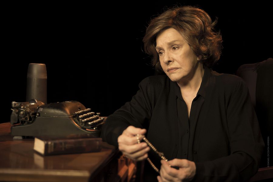 Lola Herrera pertenece a una generación de actrices fuertes, decididas, luchadoras, que se han dejado la piel encima de un escenario