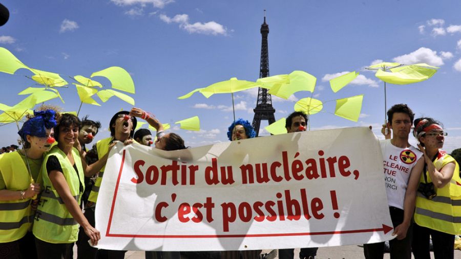 Fotografía de archivo de activistas de la ICAN en una protesta en Francia