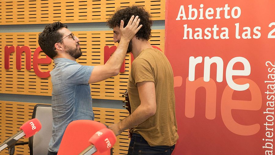 Samir, también escritor, nos acompañó en el estudio