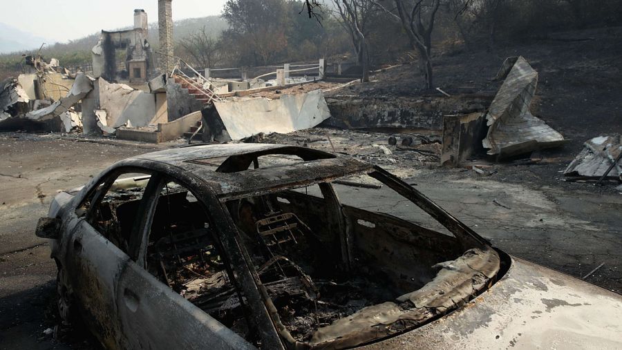 El fuego ha calcinado centenares de vehículos