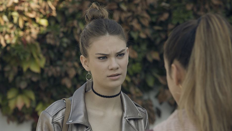 Nerea busca a Alba para hablar con ella