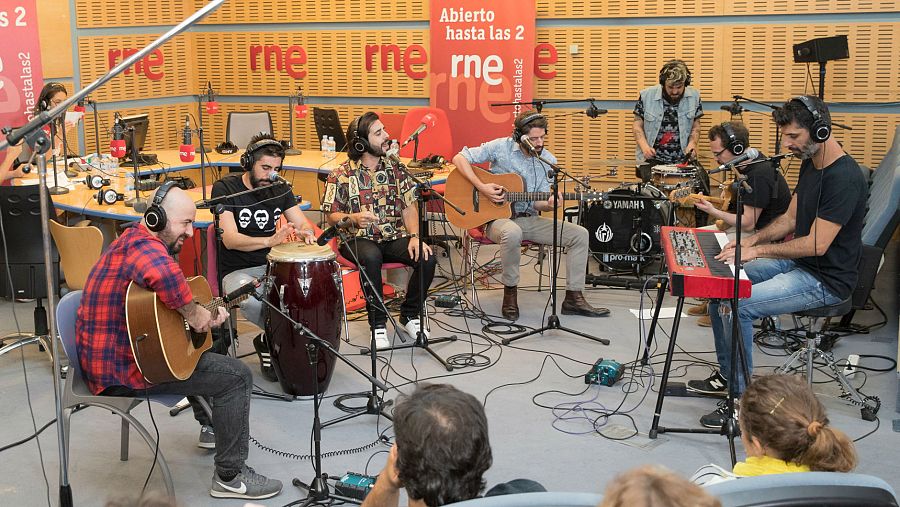Tato Latorre (primero por la izquierda), invitado especial de la noche