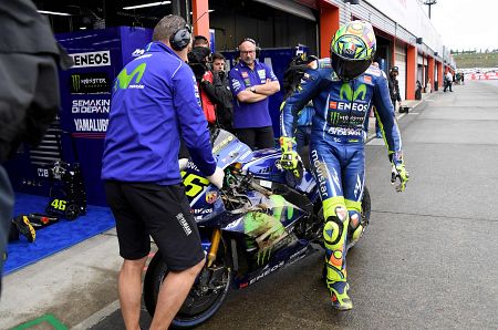 Rossi no pudo acabar la carrera de Japón tras irse al suelo.