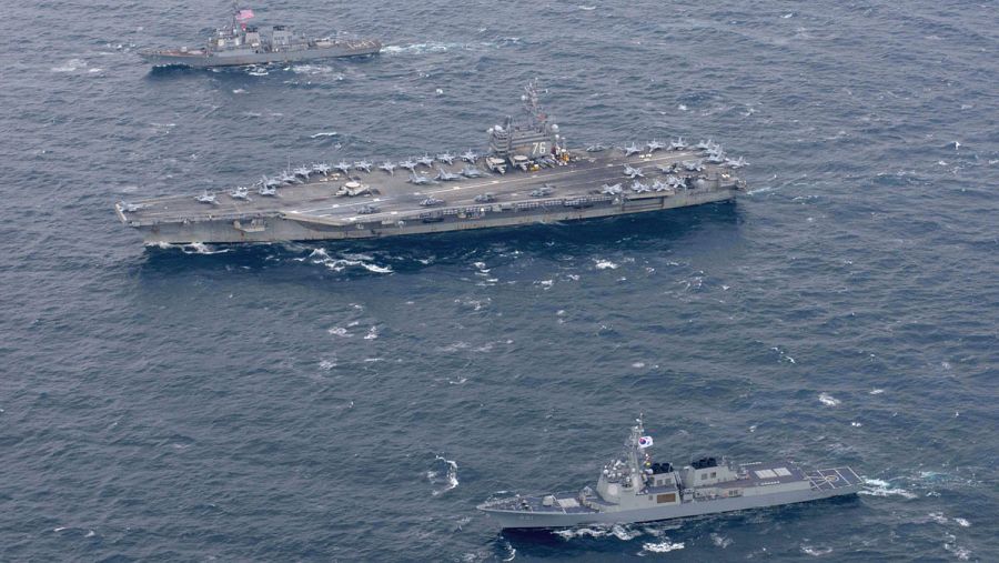 El portaaviones americano Ronald Reagan navega aguas de Corea del Sur
