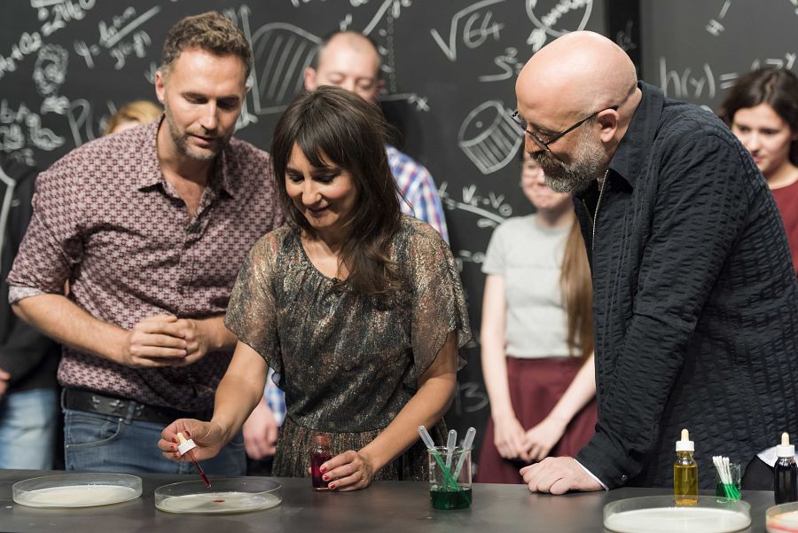 Amaral visita el renovado plató de ÓRBITA LAIKA