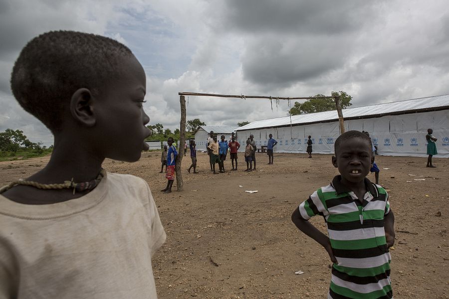 Escuelas como la de Yoyo, en el asentamiento de Bidibidi, sirven para aprender pero también para volver a una vida sin armas