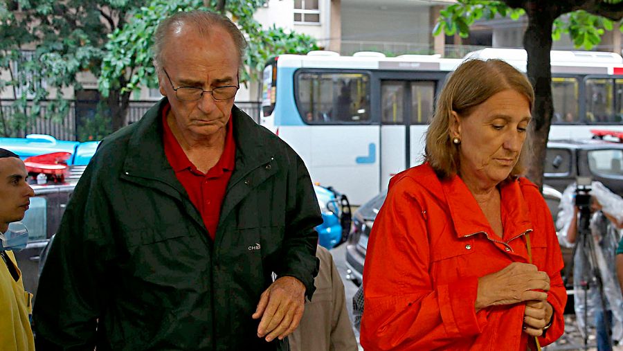 El hermano y la cuñada de la turista española fallecida llegan al hospital Miguel Couto, en Río de Janeiro